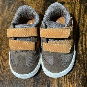 Cat & Jack baby boys sneakers (size 5)